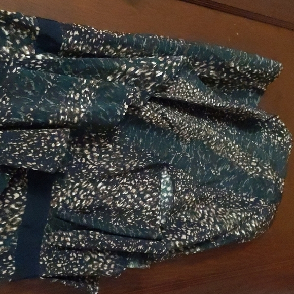 Cynthia Steffe Ruffle V Neck Animal Print Straight Silk Dress Size 12 - Picture 8 of 13